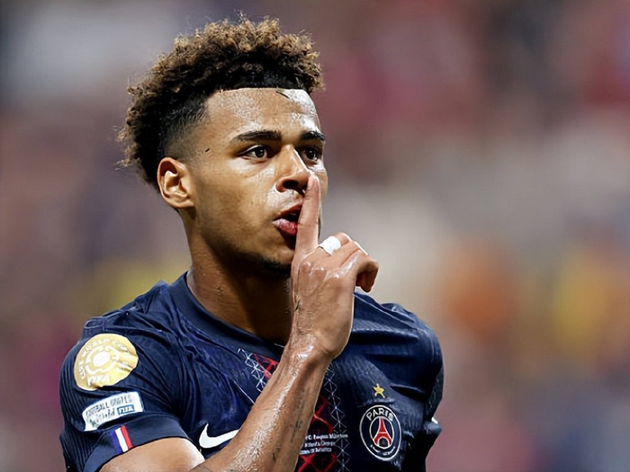 津门虎将在11月16日举办年票球迷开放日活动，共100个名额（津门虎11月16日举行年票球迷开放日，限额100名）