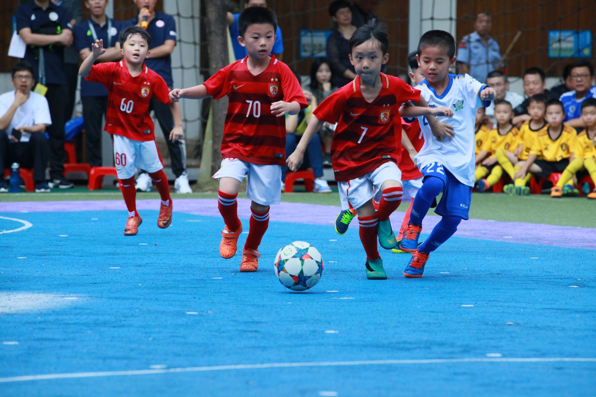 李昊桐丁文一南北半球同时开球，中国高尔夫迎来最魔幻一周（李昊桐与丁文一南北半球同日开杆，中国高尔夫迎来最魔幻一周）