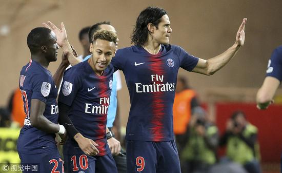 2025年即将进入倒计时，回顾这一年的国际足坛，可谓是星光熠熠！（2025将至，回首这一年国际足坛，群星璀璨！）