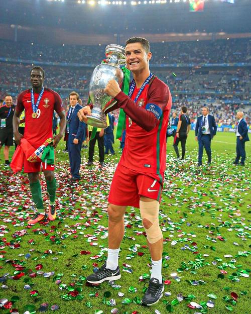 崇明四杰！武磊、颜骏凌、王燊超、吕文君斩获个人第4座中超冠军（崇明四杰再登顶：武磊、颜骏凌、王燊超、吕文君各夺个人第4座中超桂冠）