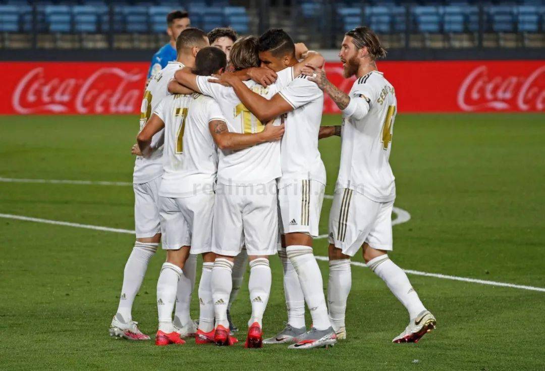 2.5倍!英超转播收入远高于西甲 皇马巴萨不如蜜蜂马竞难比副班长（英超转播收入高出西甲2.5倍：皇马巴萨不及蜜蜂，马竞难敌英超副班长）