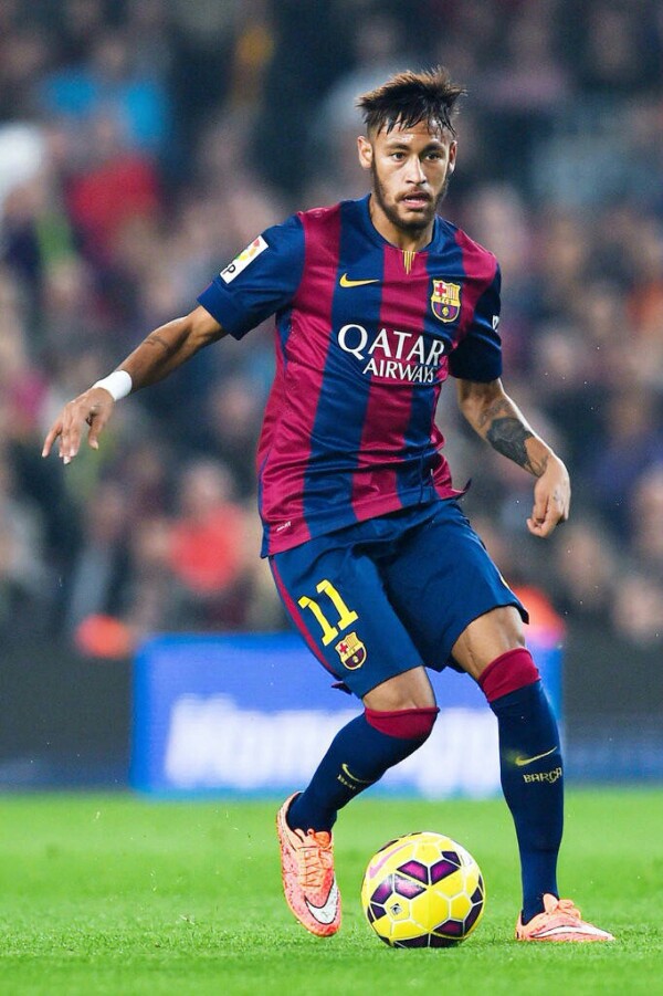 如何在足球场上保持心理稳定？（足球场上保持心理稳定的实用指南）