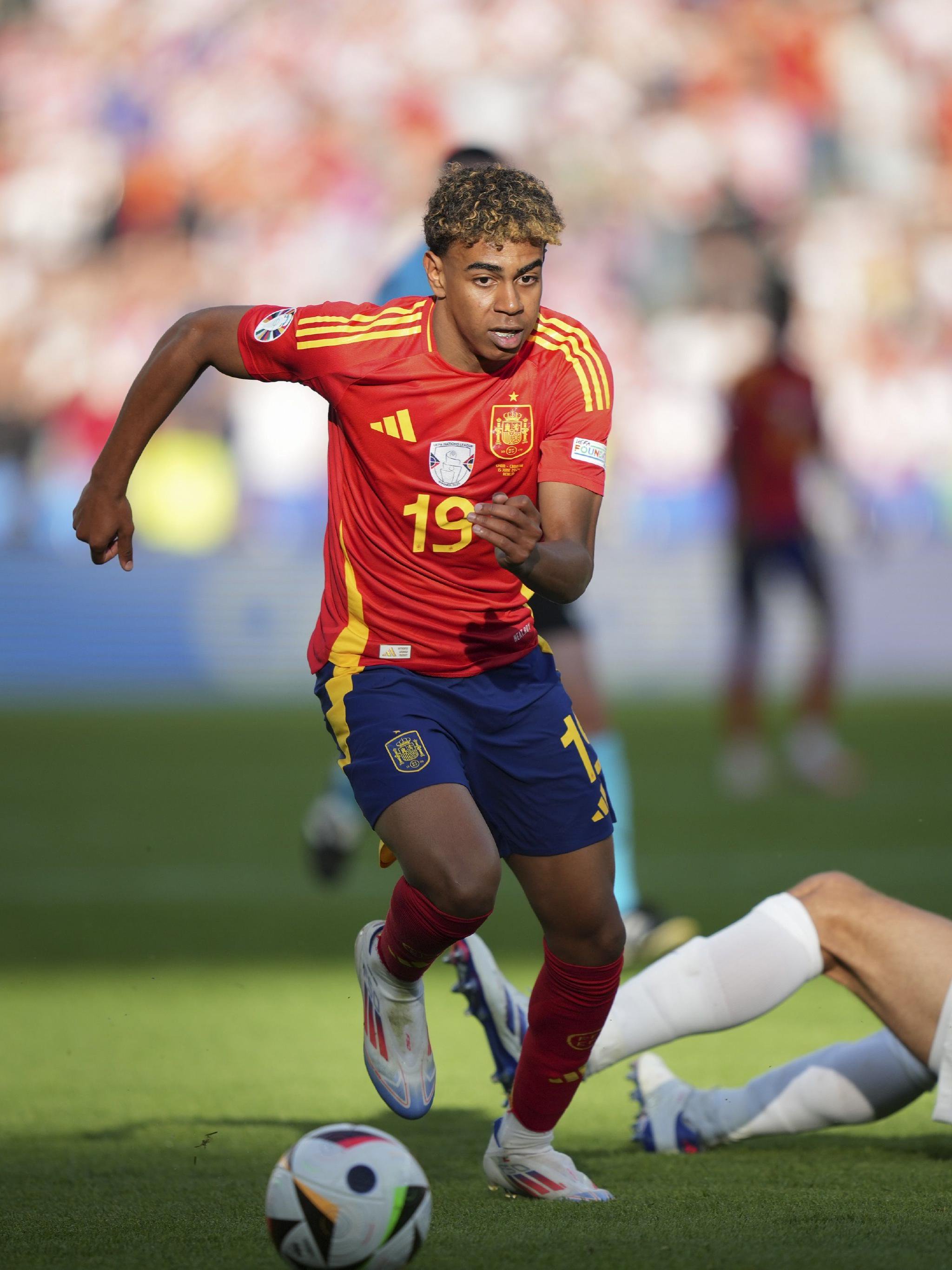 ESPN：埃斯特旺的表现让巴萨也在谈论他，切尔西相信他会成功（ESPN：埃斯特旺的精彩表现引发巴萨关注，切尔西坚信他会成功）