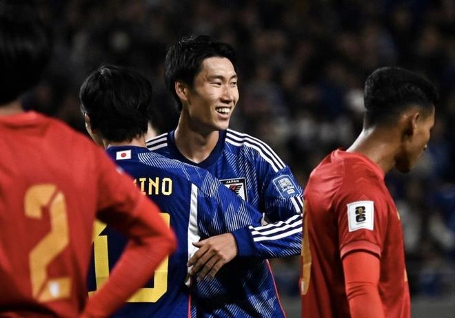 挥使她在首 挥使她在首